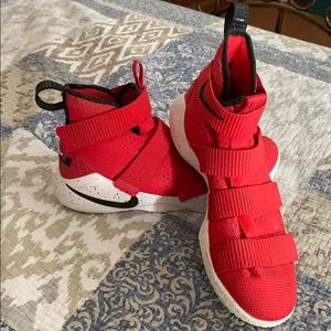 Nike Lebron Soldier 11